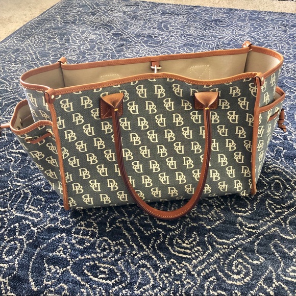 Dooney & Bourke Handbags - Dooney & Bourke Tote Dooney & Bourke Handbags - Dooney & Bourke Tote